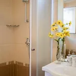With 3 Bedrooms In Rab וילה סופטרסקה דראגה