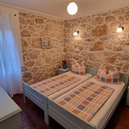 Villa With 3 Bedrooms In Rab *
