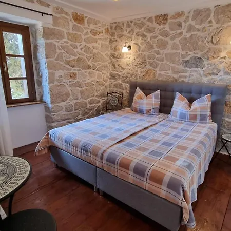 With 3 Bedrooms In Rab Villa