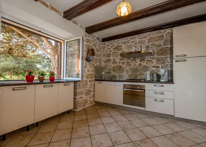 Villa With 3 Bedrooms In Rab