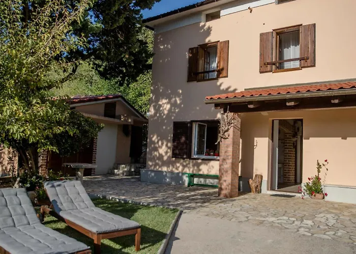 With 3 Bedrooms In Rab Villa *