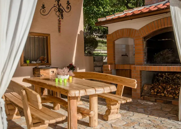 Villa With 3 Bedrooms In Rab *