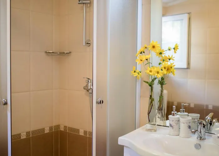 With 3 Bedrooms In Rab Villa Supetarska Draga
