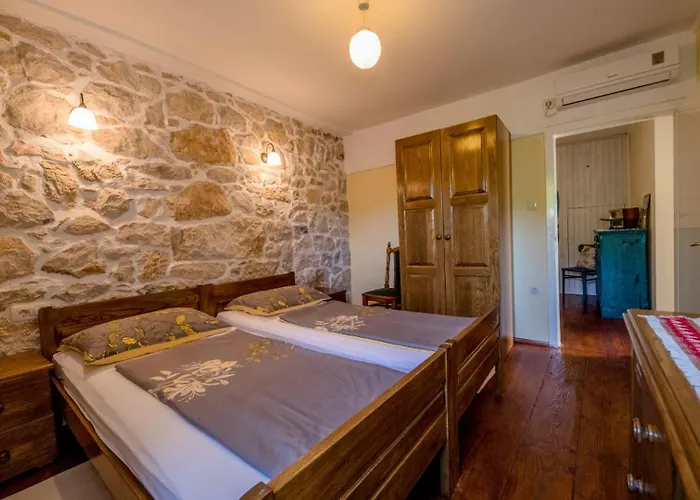 With 3 Bedrooms In Rab * Supetarska Draga