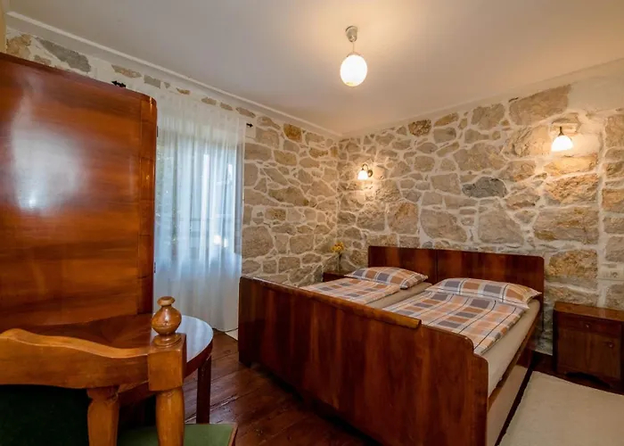 With 3 Bedrooms In Rab Villa