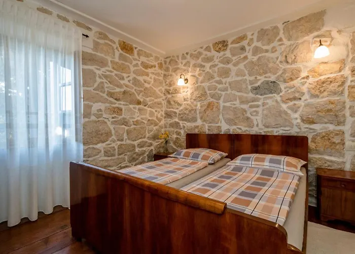 With 3 Bedrooms In Rab Villa Supetarska Draga