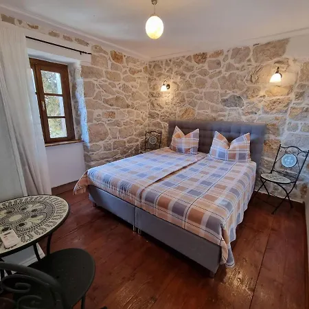 Вилла With 3 Bedrooms In Rab *