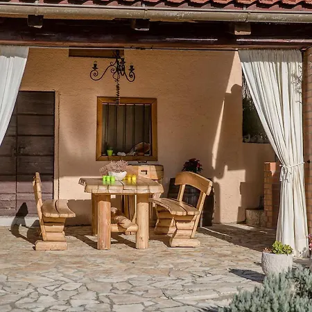 With 3 Bedrooms In Rab