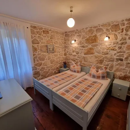 With 3 Bedrooms In Rab *