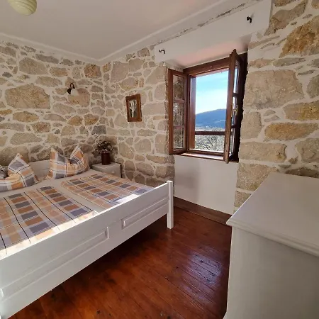 With 3 Bedrooms In Rab Villa