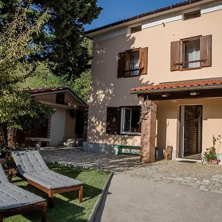 With 3 Bedrooms In Rab *