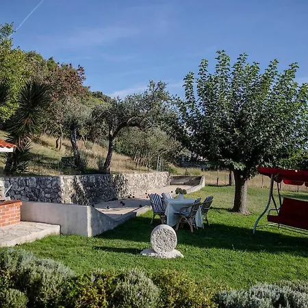 With 3 Bedrooms In Rab