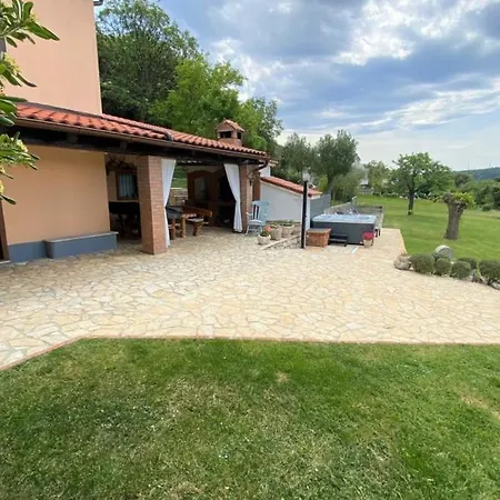 Вилла With 3 Bedrooms In Rab