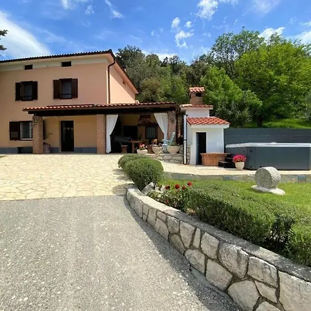 With 3 Bedrooms In Rab