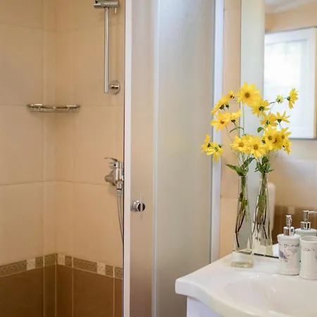 With 3 Bedrooms In Rab *