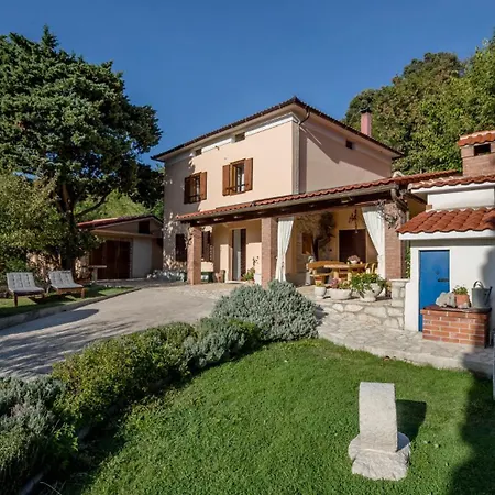 With 3 Bedrooms In Rab Villa
