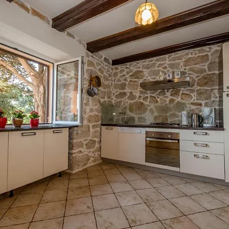 Villa With 3 Bedrooms In Rab