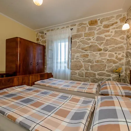 With 3 Bedrooms In Rab *