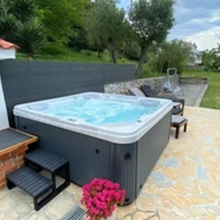 With 3 Bedrooms In Rab *