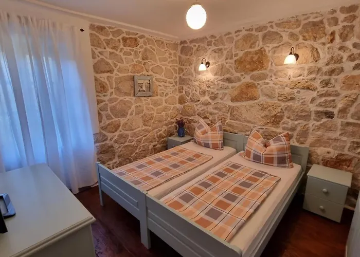 ヴィラ With 3 Bedrooms In Rab *