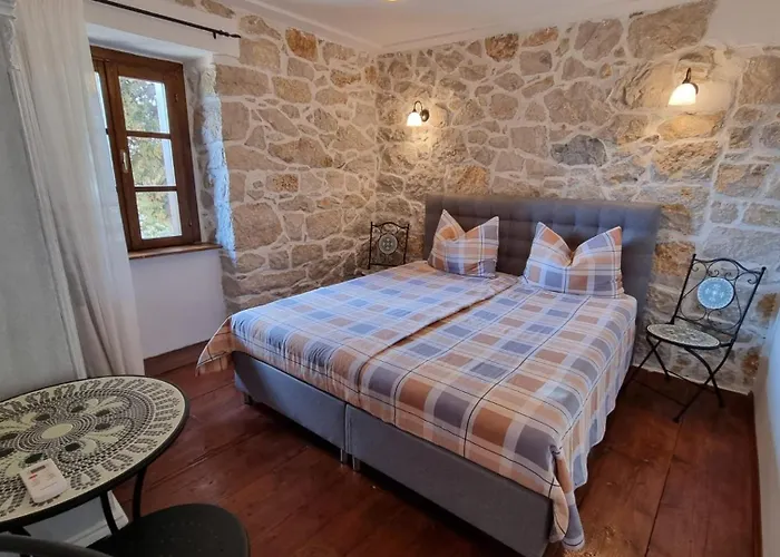 With 3 Bedrooms In Rab ヴィラ