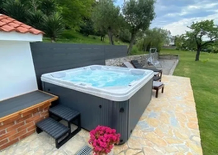 With 3 Bedrooms In Rab *